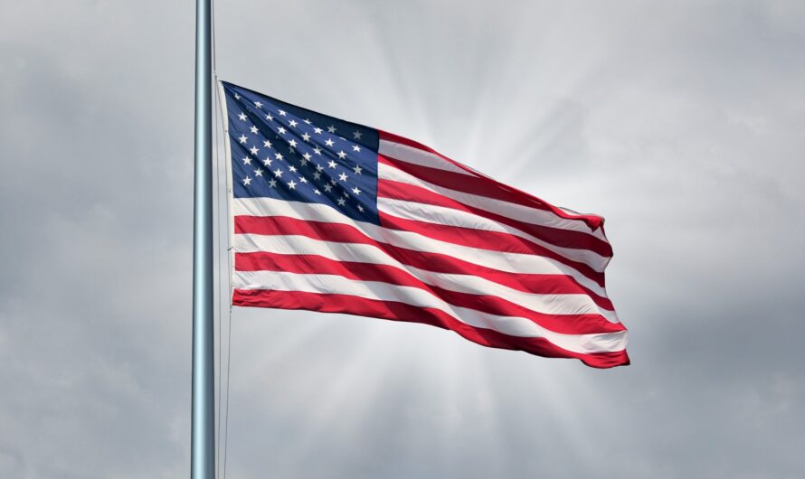 死亡超九万五！特朗普下令降半旗三天！