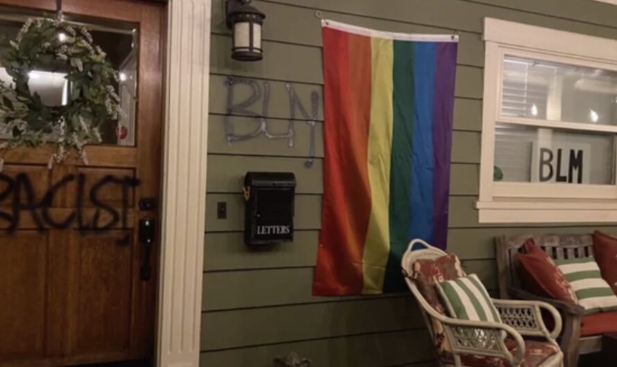 示威后，许多社区与街道被破坏，市长家也没放过