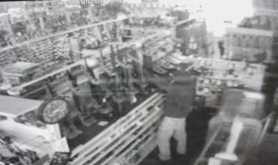 今天，Clackamas 枪店被盗大量手枪和步枪