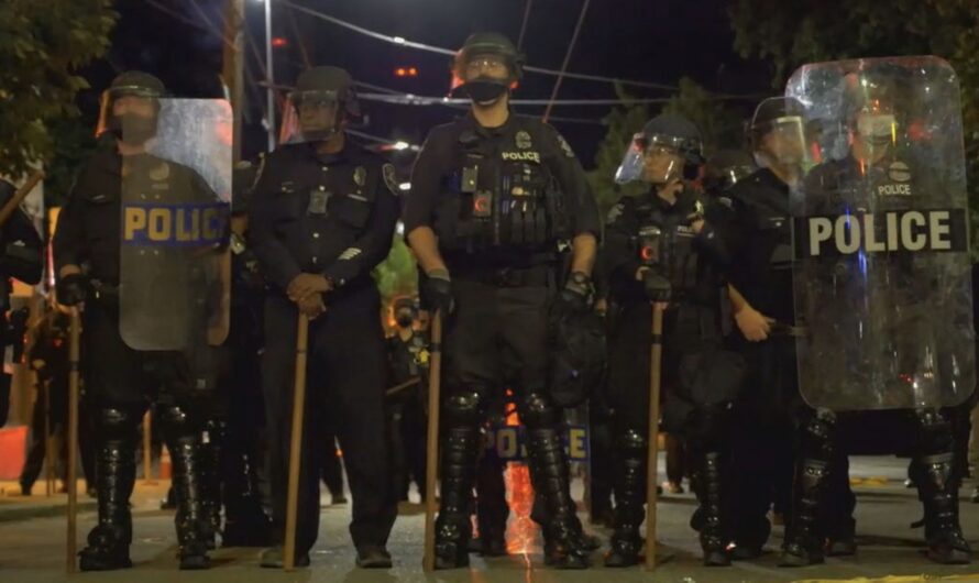 抗议者重回西雅图占领区，激烈冲突！