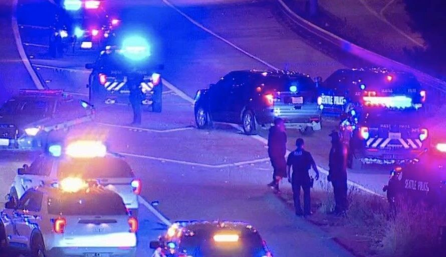 全美热议！西雅图两女示威者在高速公路上被撞！