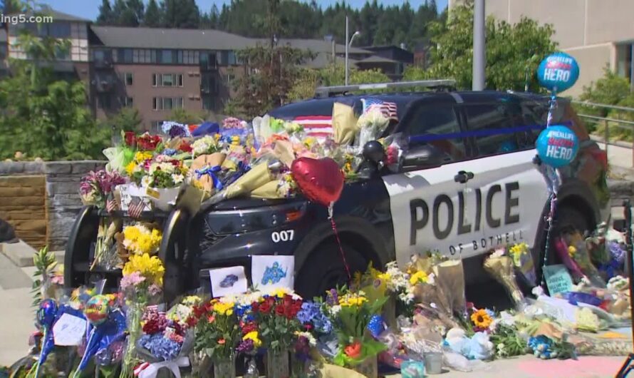 民众追悼被开枪打死的警察
