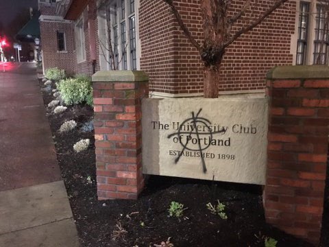 波特兰市中心11家企业被砸！