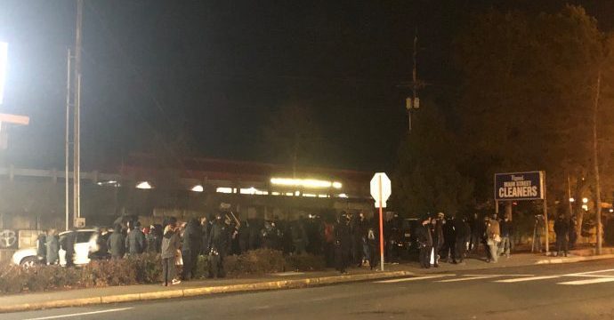 Tigard警方宣布发生暴动
