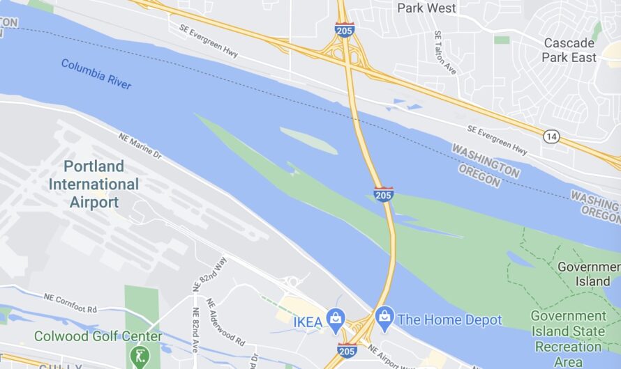 小心驾驶！一辆汽车在205公路大桥滑进河里