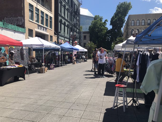 波特兰市中心Old Town推出周末摆摊市场