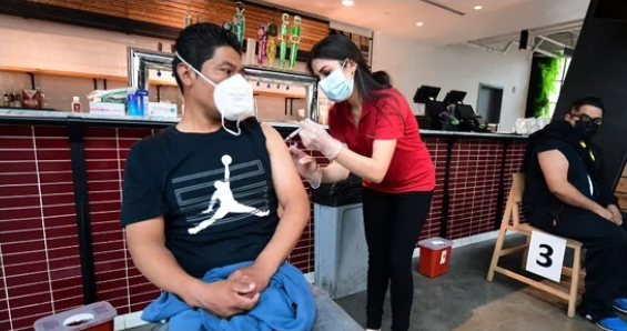 美国67%的成年人已至少打了一针疫苗