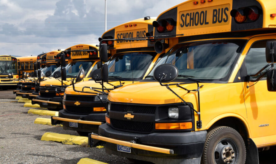 可怜的娃，操碎了娘亲的心；此校47名学生接触新冠病毒