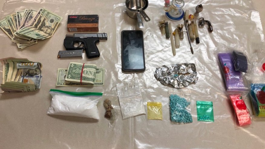 重罪犯携带半磅可卡因在车上昏倒