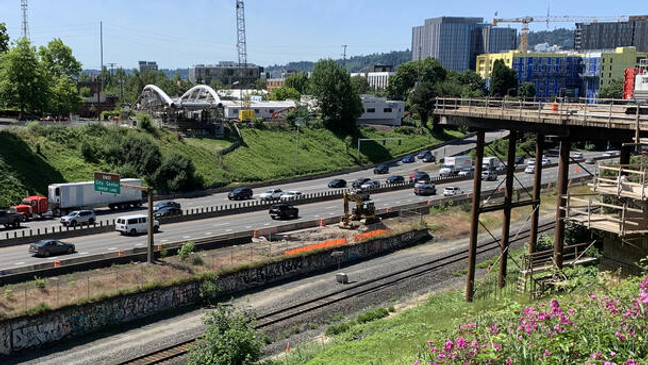 波特兰的 I-84 州际公路周末关闭