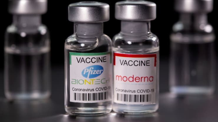 莫得纳疫苗被突破的数量比辉瑞少，但心肌炎更多