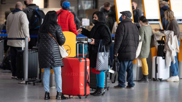 Omicron引发全球警报！美国禁止八个非洲国家旅客入境！