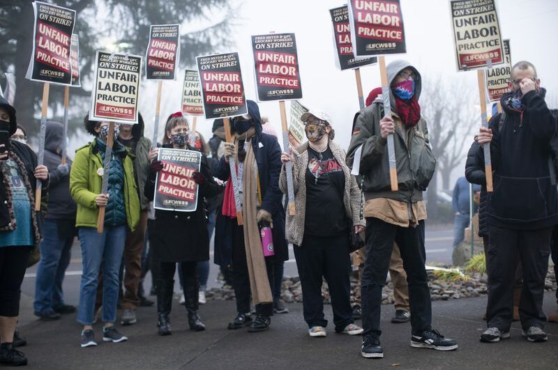 Fred Meyer 和 QFC 工人罢工一个星期！