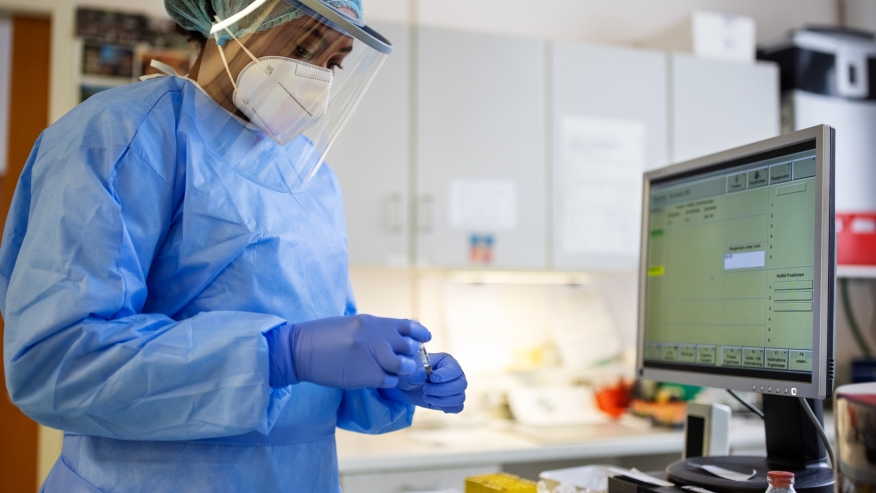 俄勒冈州新冠病例直线下降，今天只增1000多例