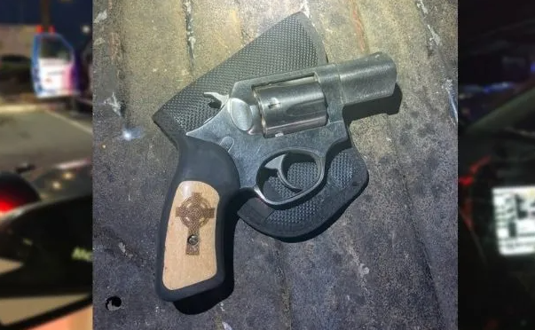 七辆被盗汽车和一把手枪被追回