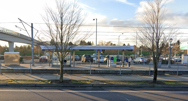 MAX车上发生枪击，嫌犯被追捕中