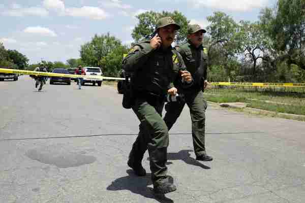 恶魔枪手畅通无阻进入学校，屠杀了1个小时！