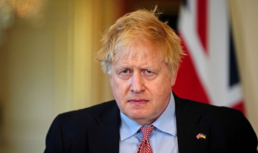 英国首相约翰逊宣布辞职、留任至新首相选出
