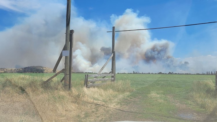 俄勒冈州Maupin小城的山火导致撤离令：立即走！