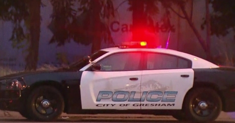 Gresham市枪击案2人住院，汽车被击穿