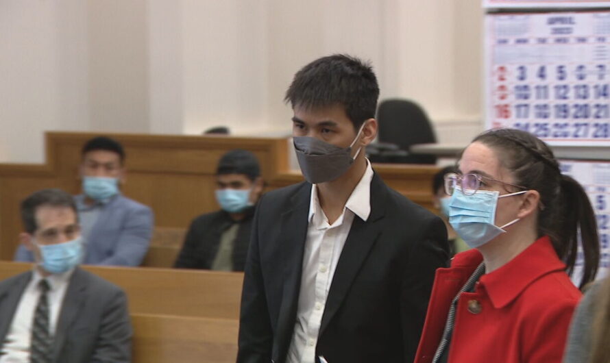 被控与学生发生性关系的西雅图高中教师不认罪