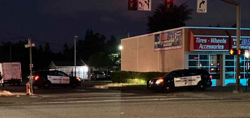 波特兰东南80大道家庭疯狂报警，一名中枪妇女送医