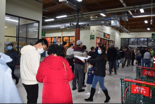 5月27日星期六，富康超市里有疫苗接种和宣传服务！