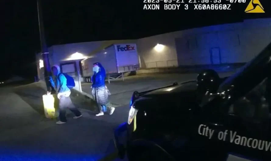 女警察逮捕零元购时使用电击枪，被指控袭击！