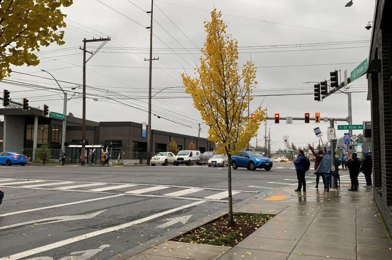 波特兰教师大罢工遇新麻烦，斗地主二缺一！