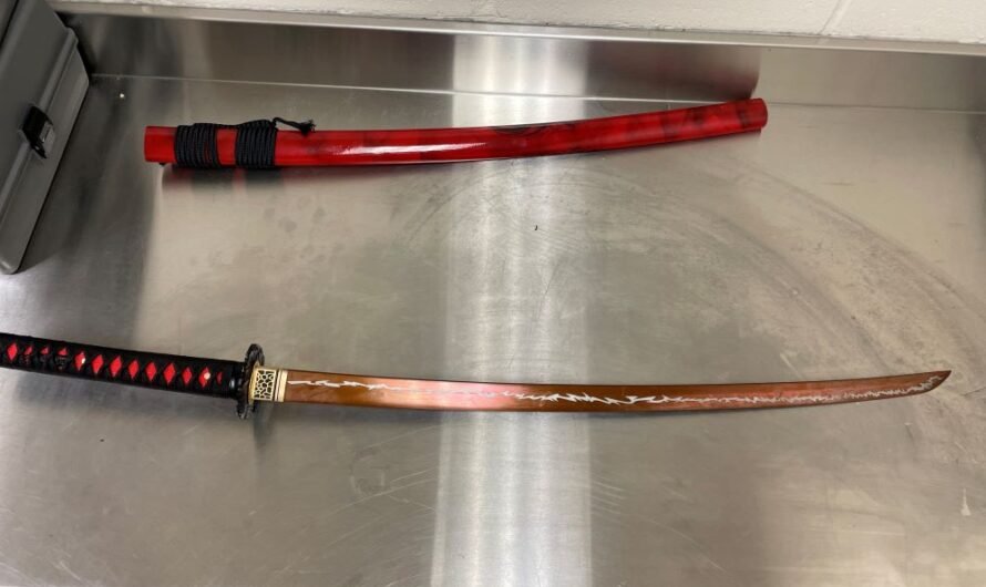 小温哥华男子在Walmart用武士刀威胁公众