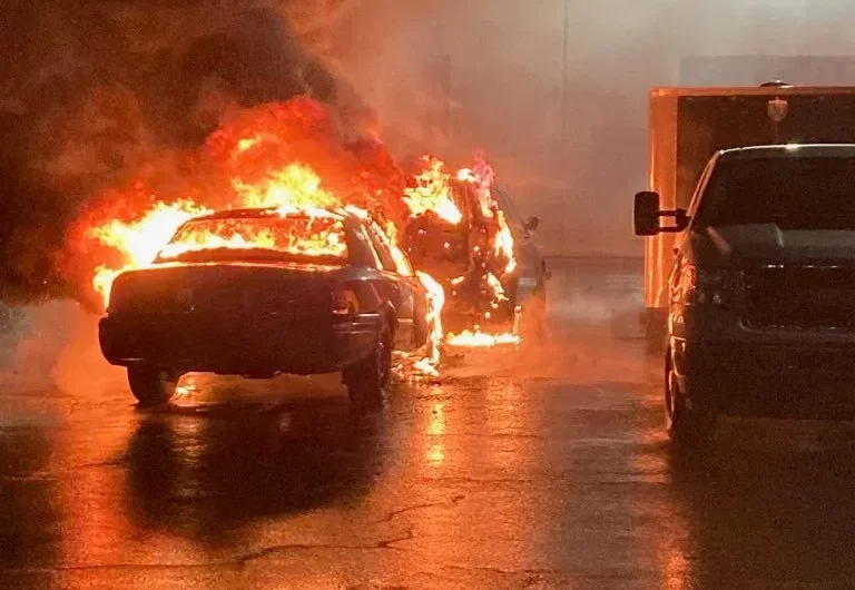 “幽灵组织”承认烧毁波特兰17警车！警方在调查