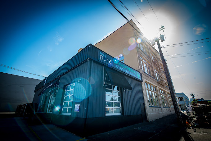 波特兰大麻店遭遇武装抢劫！员工鼻子被打断、头撞钢门！