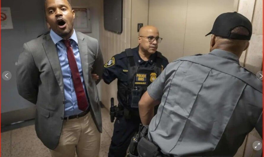 纽约无证移民拘留中心抗议升级，逾十名民选官员被捕！