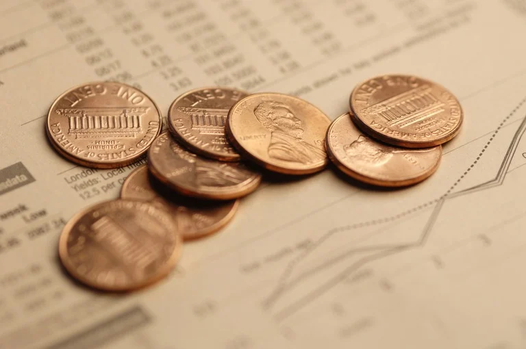 美国“分币危机”爆发！停产一分钱后，零钱告急、商家被迫“亏钱找零”！