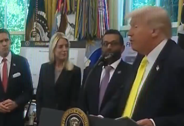 特朗普要求司法部赔偿2.3亿美元，自称“他们可能欠我很多钱”！