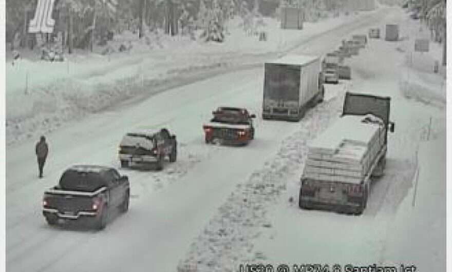 俄勒冈州华盛顿州山区暴风雪警报！行车危险！