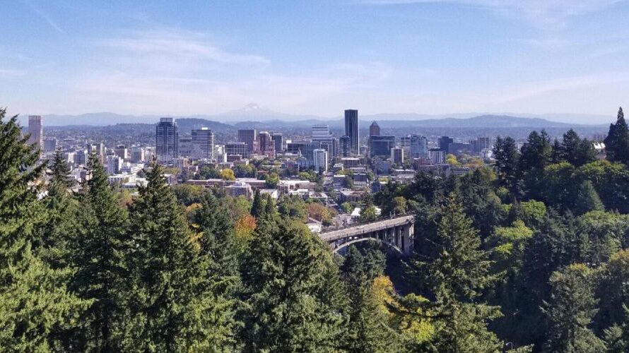 波特兰市长怒斥联邦对儿童放“毒气”，吁特工辞职离开！